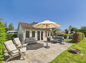 Summer House / Patio - click for photo gallery